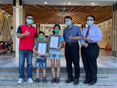 賀！三年８班莊皓崴、五年８班莊沂婕參加桃園市110年度環境教育繪本小小說演家競賽榮獲中高年級組第二名圖片